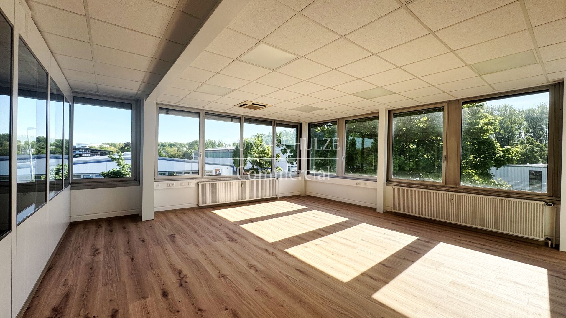 Büro00003