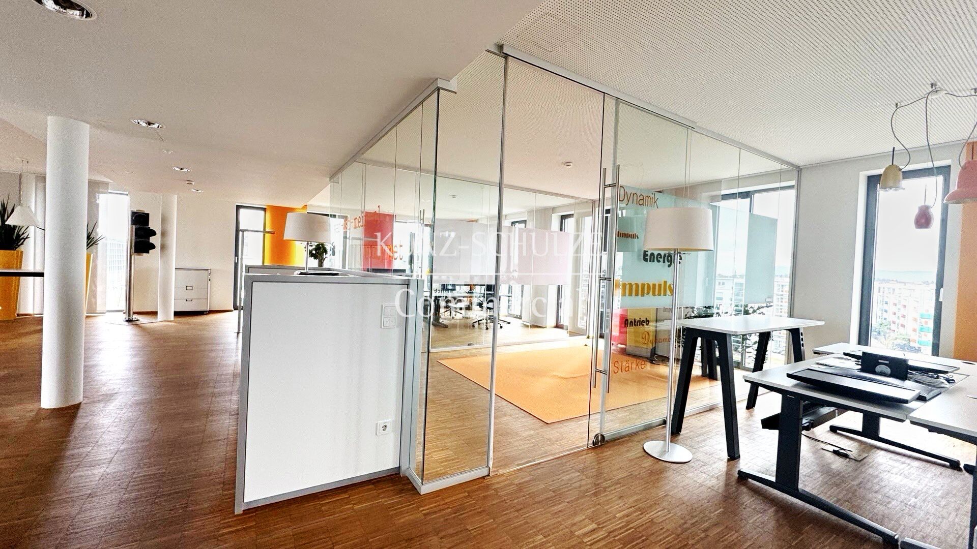 Büro00006