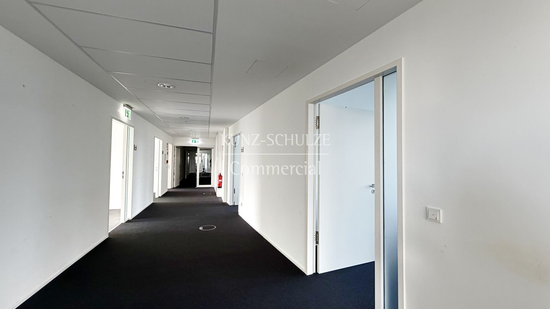 Büro00015