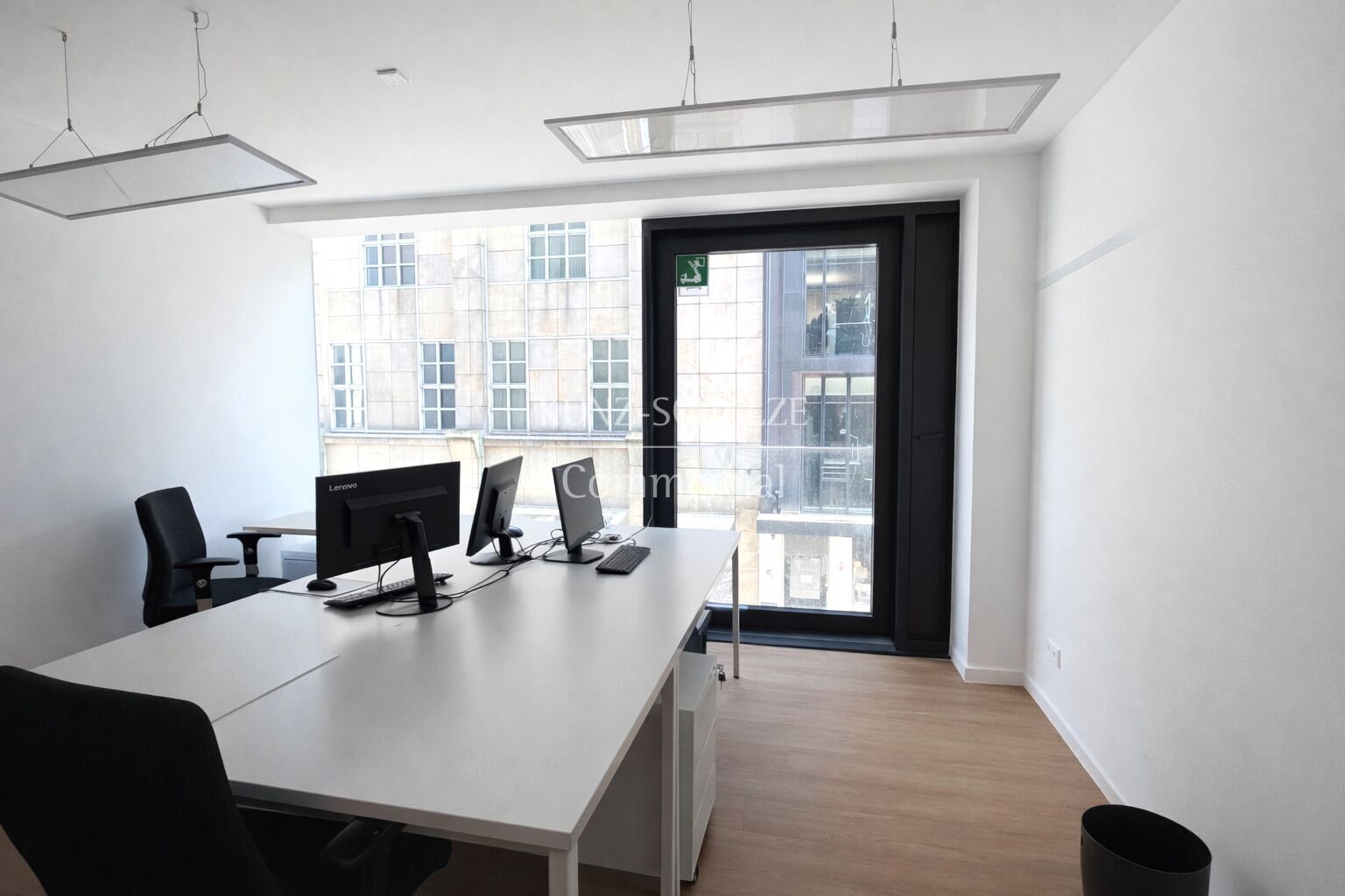Büro00006
