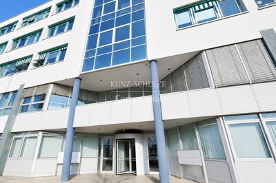 Moderne Büroflächen mit Entwicklungspotenzial & Balkon