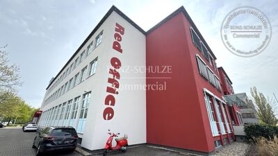Lichtdurchflutete Bürofläche mit umlaufender Terrasse