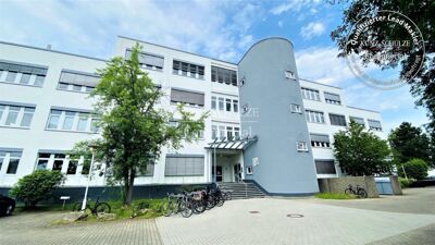 Moderne Bürofläche mit zwei Dachterrassen