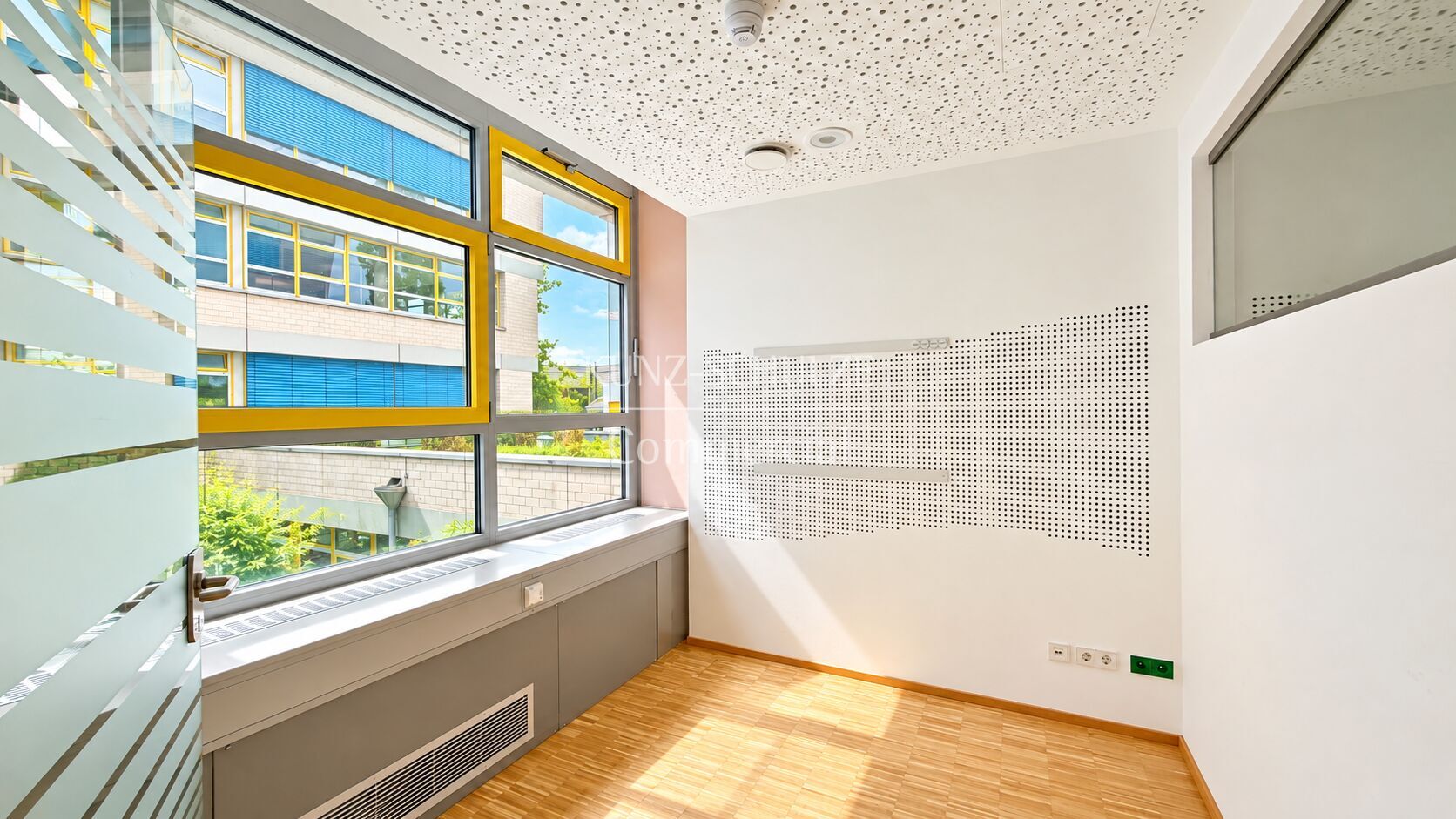 Büro00010