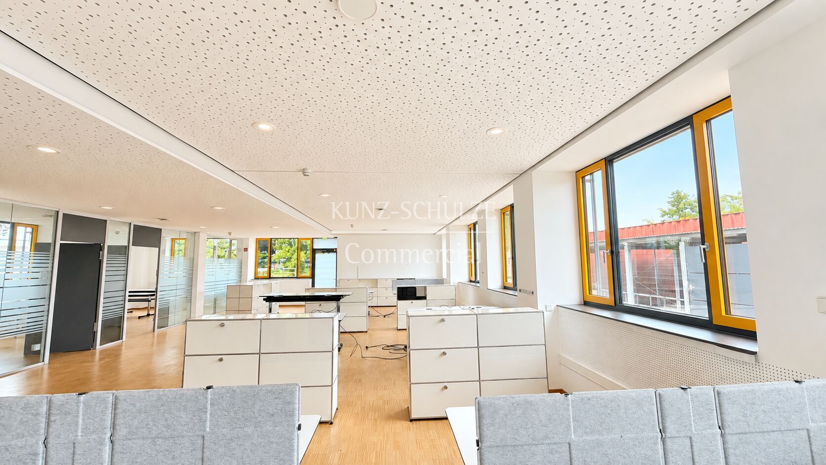 Büro00025