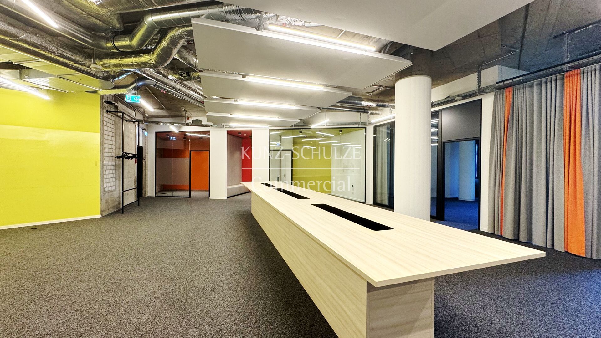 Büro00021