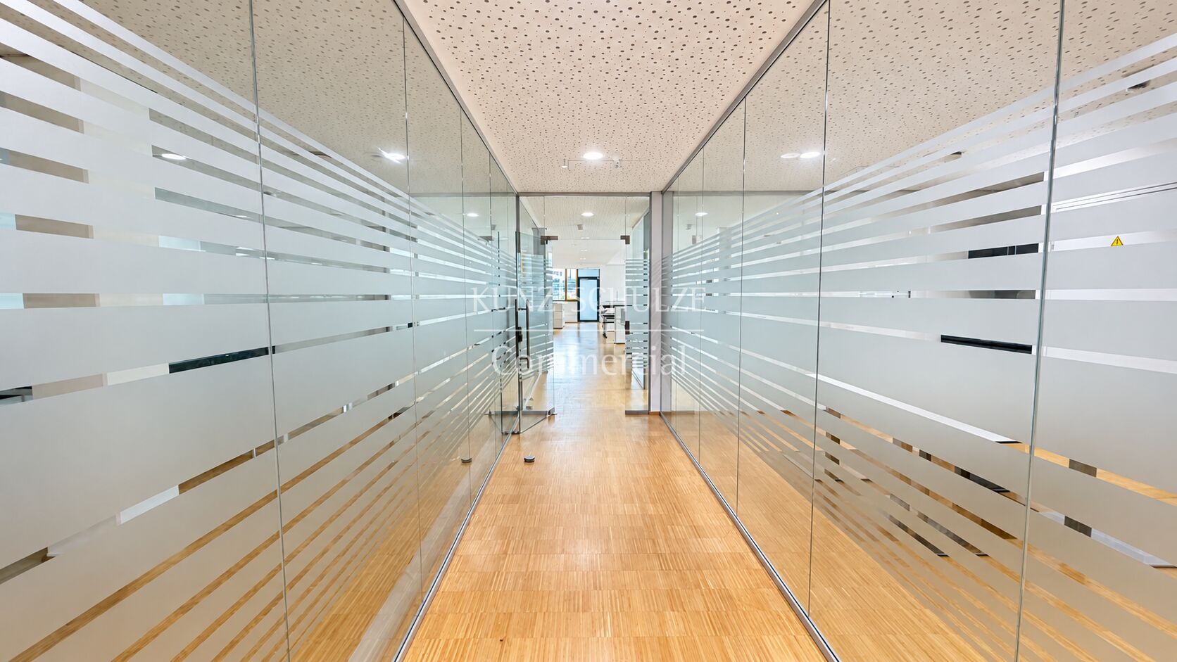 Büro00018