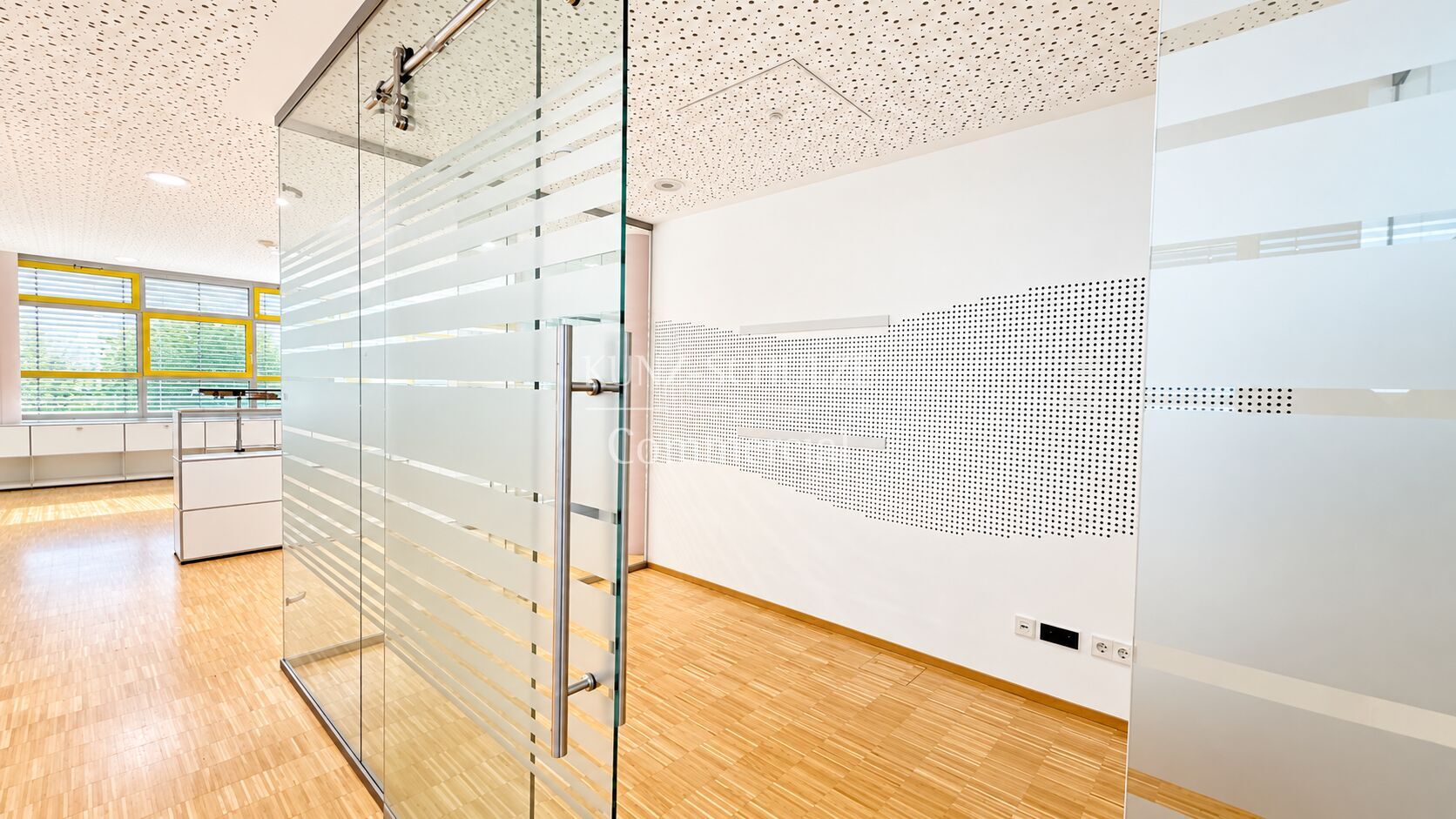 Büro00010