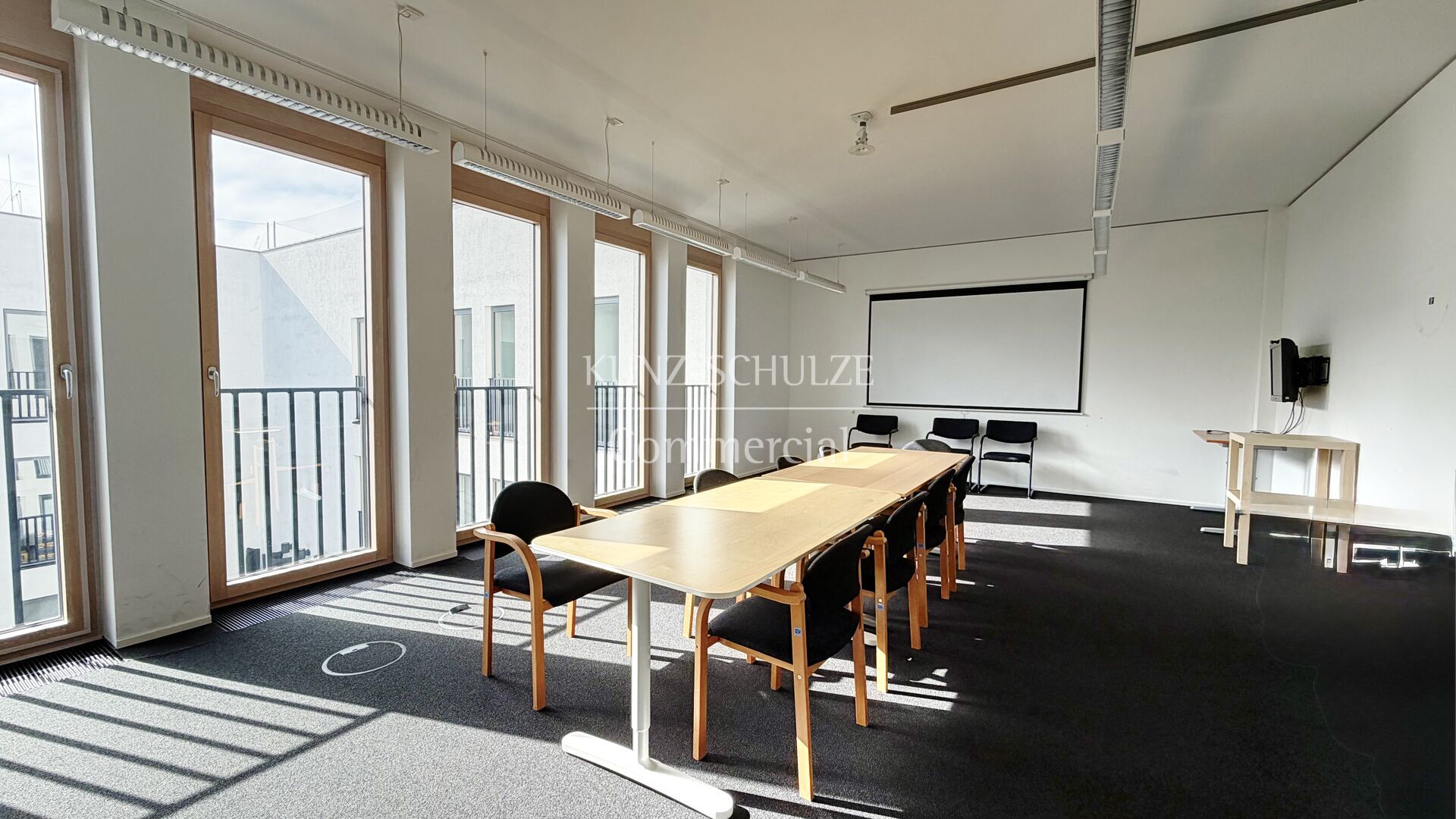 Büro00009