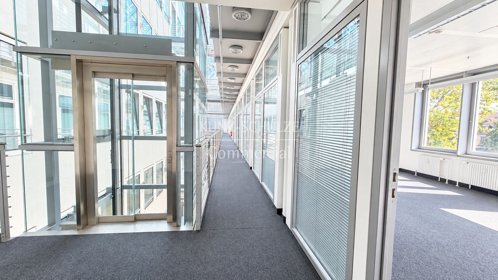 Büro00010