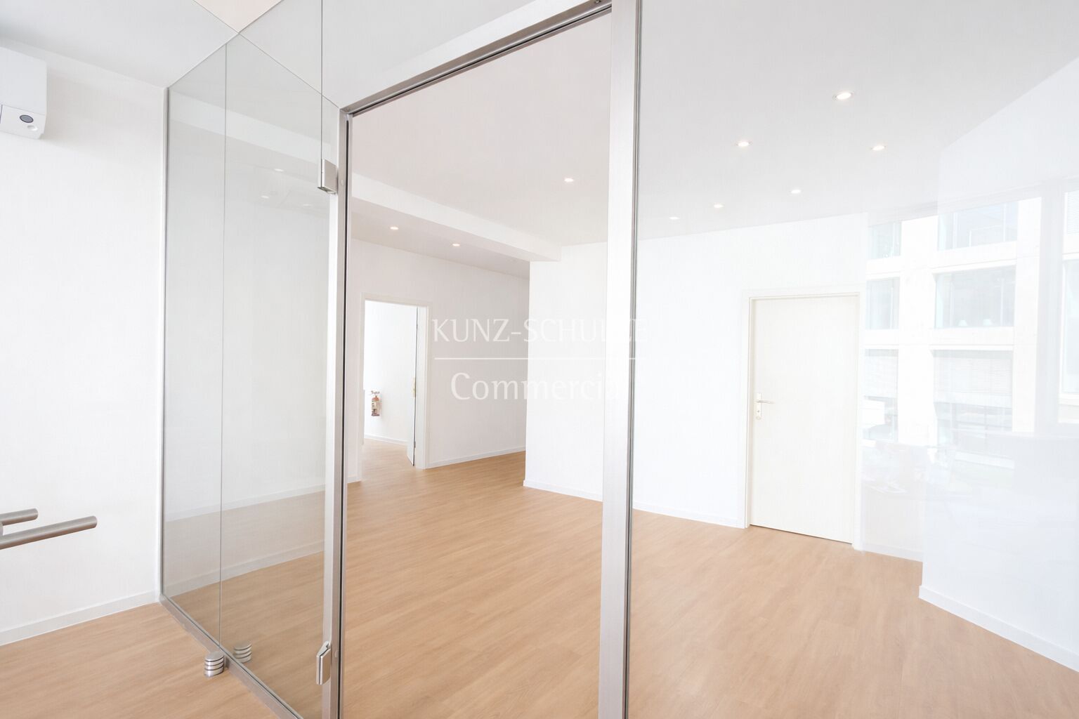 Büro00010