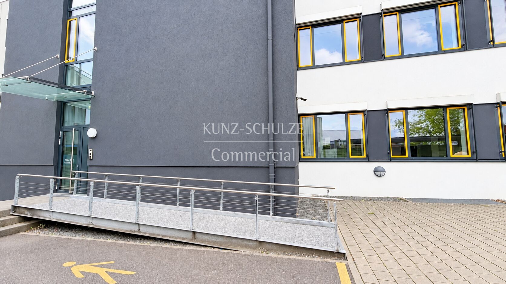 Büro00020
