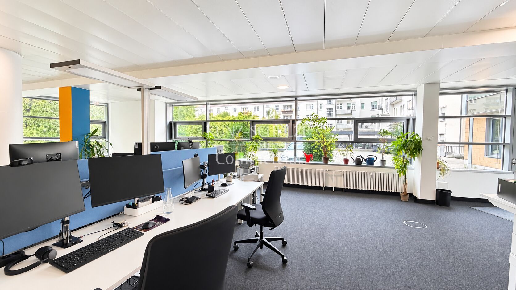 Büro00010
