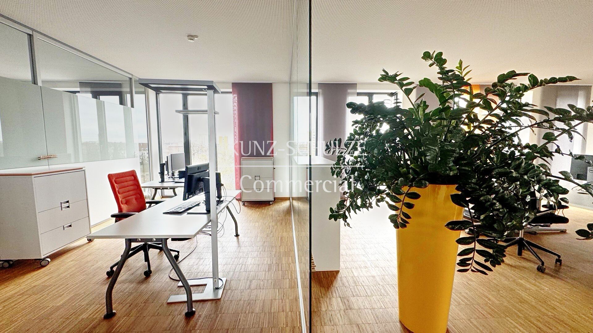 Büro00002