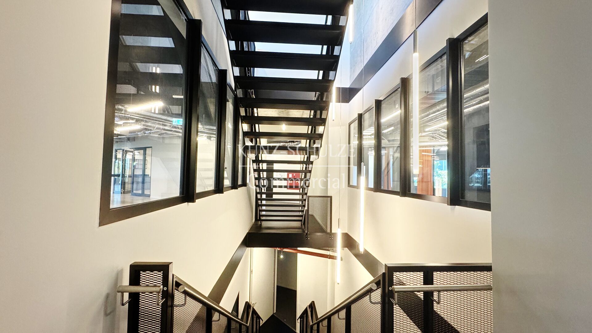 Büro00016