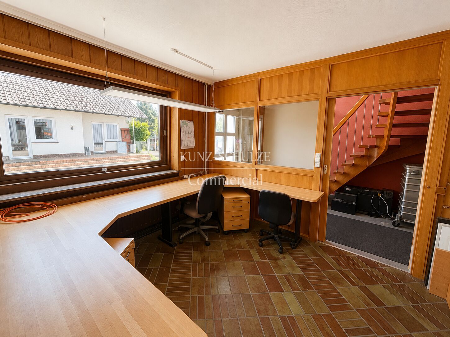 Halle Büro 3