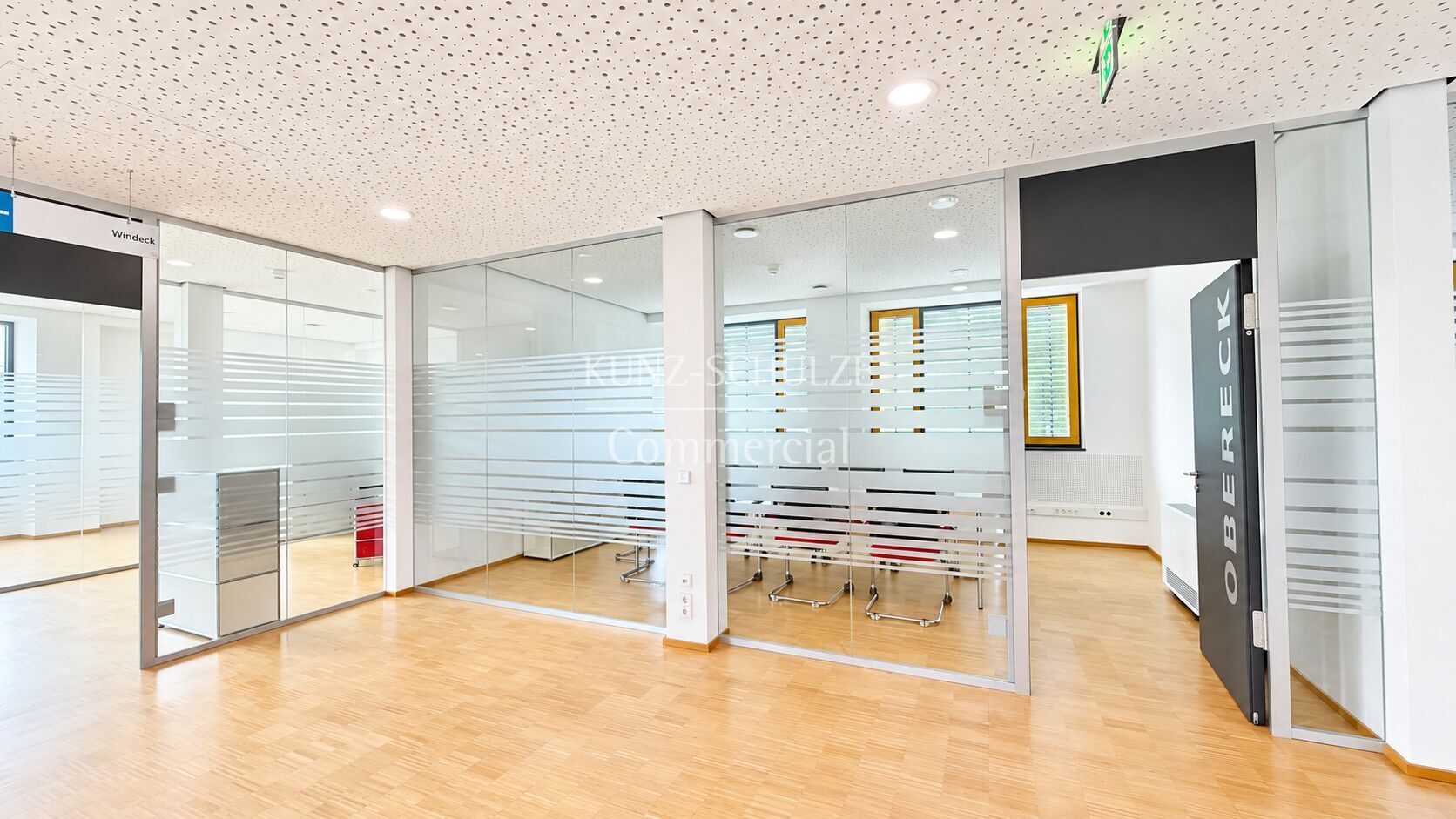 Büro00012
