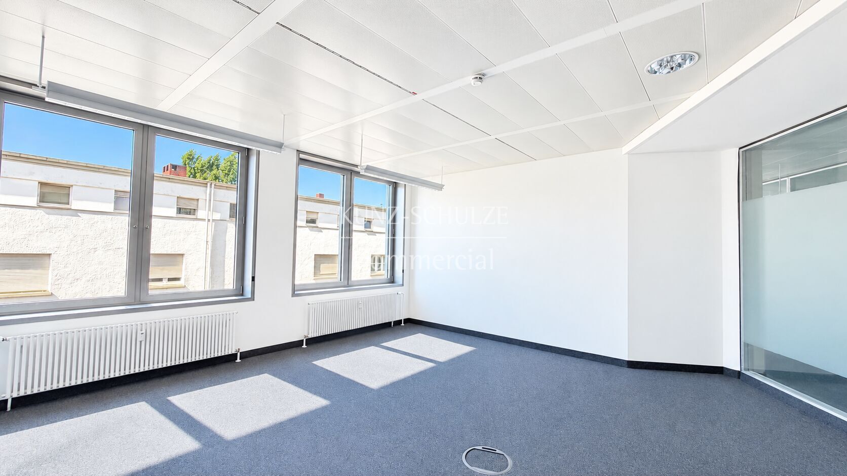 Büro00012